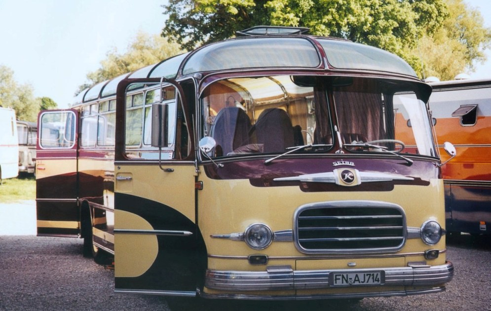 B-2000-Setra-S9alt-Ulm.jpg